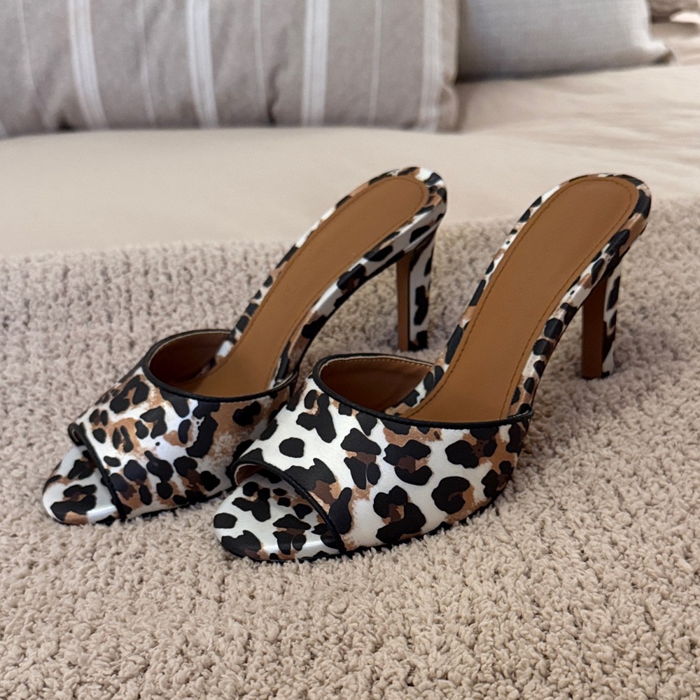 Stylish Leopard Print Heeled Mules